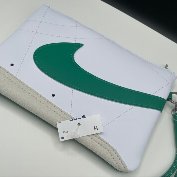 Nike Icon Blazer Wristlet / Purse - Picture 6 of 15